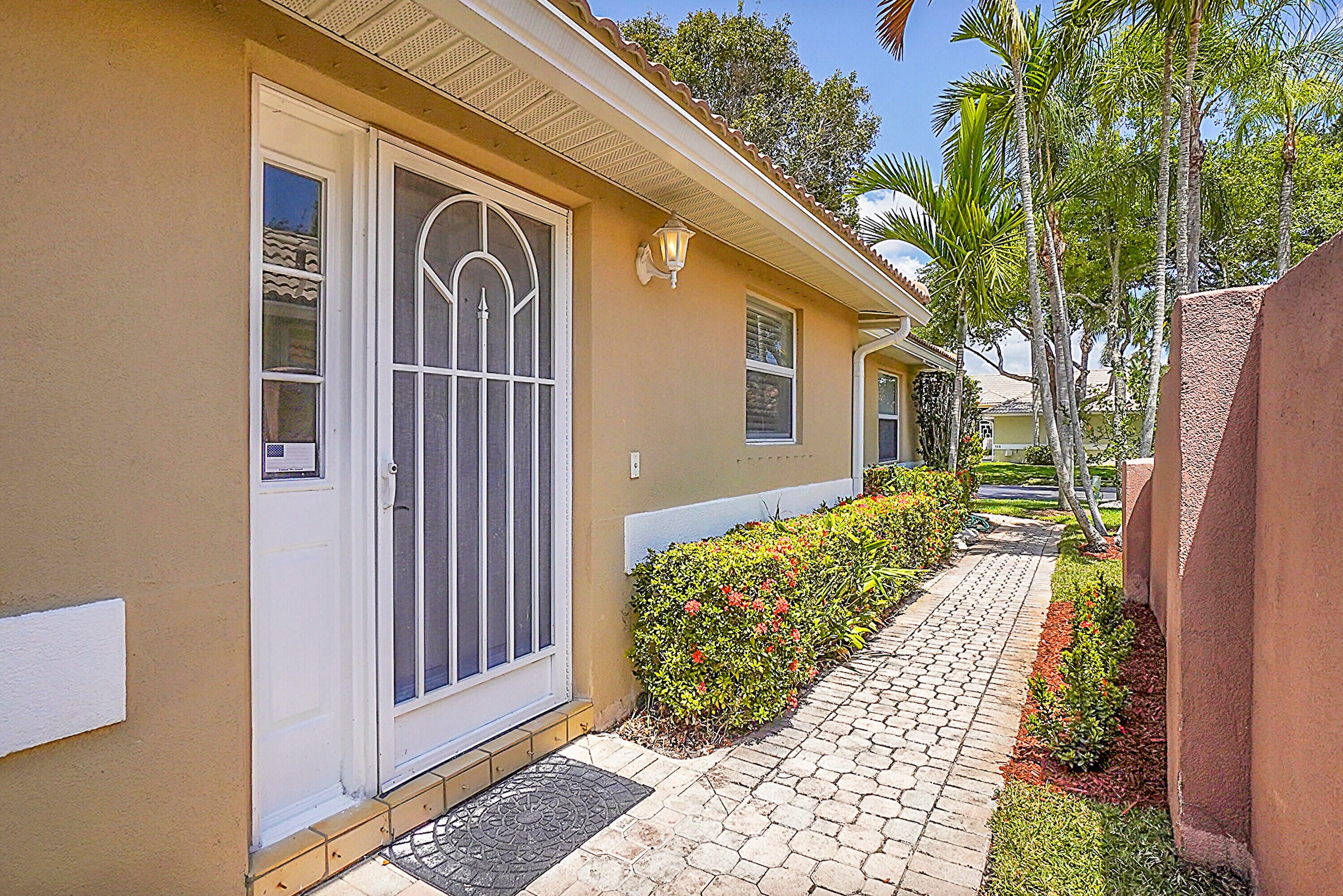 5215 Grande Palm Circle