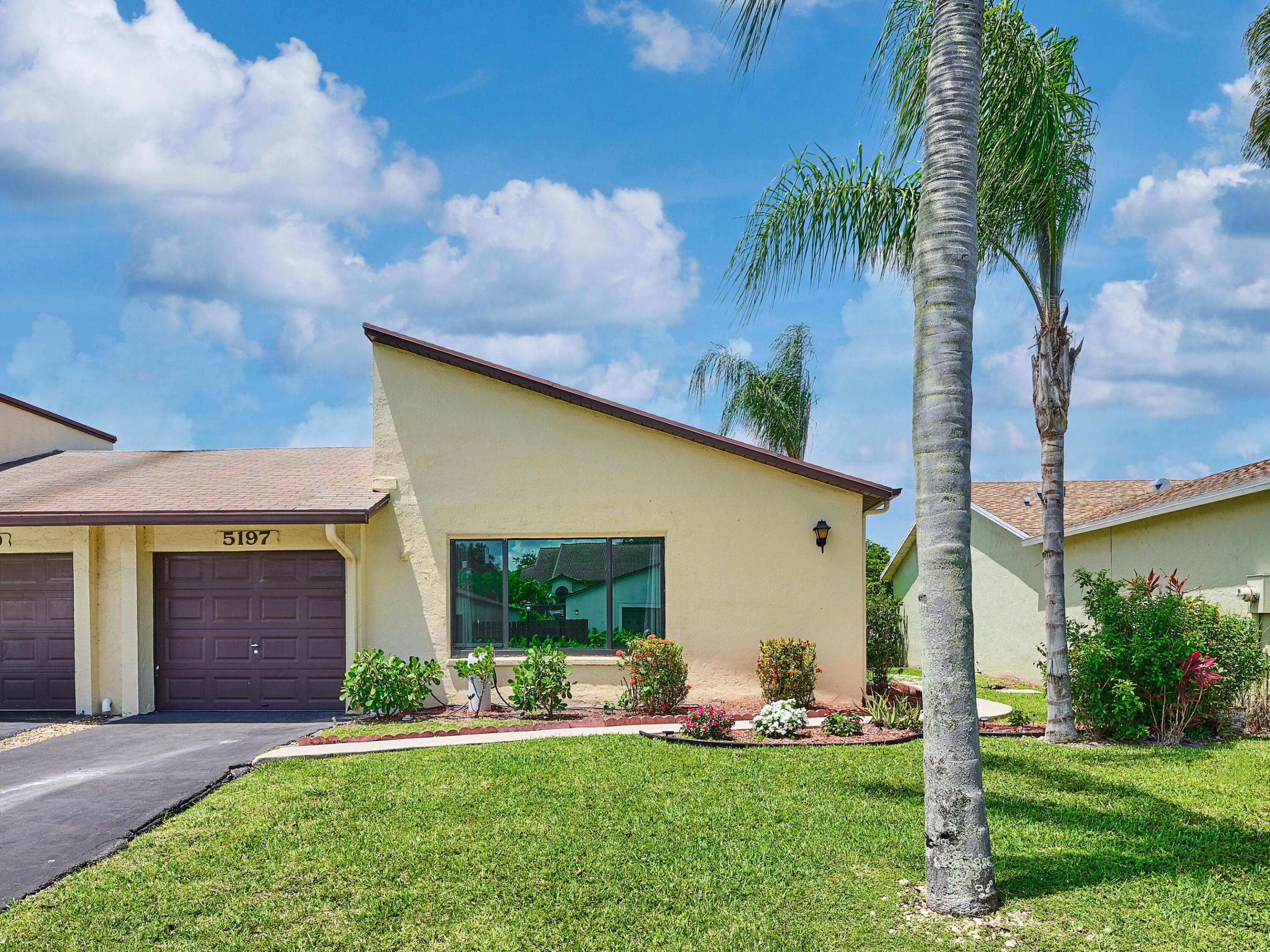 MIRROR LAKES 1 - Residential