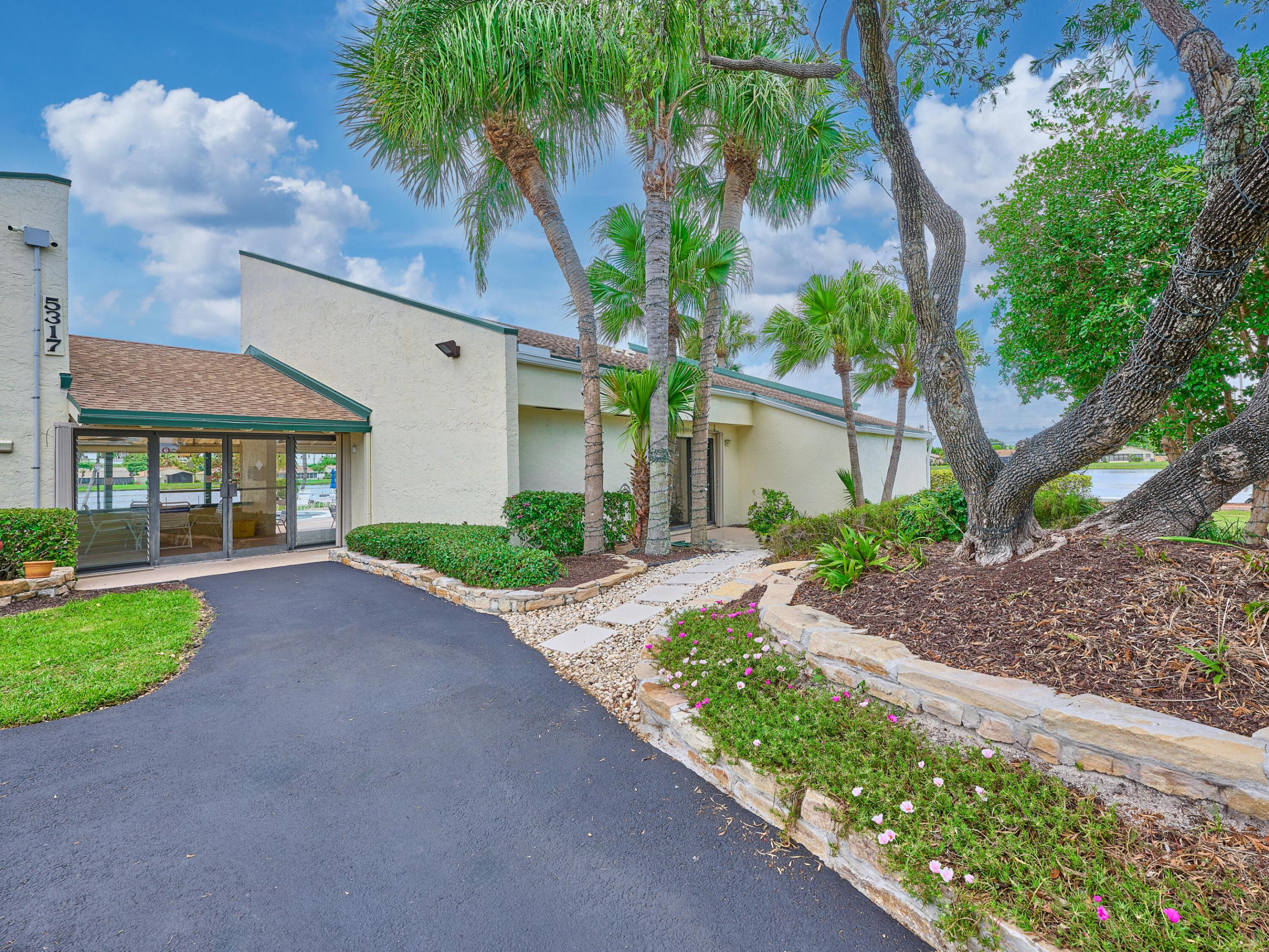 MIRROR LAKES 1 - Residential
