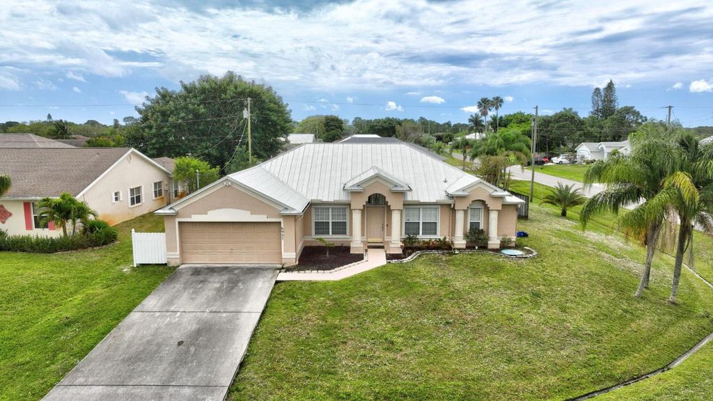Photo of 6927 NW Brookhaven Avenue N, Port Saint Lucie, FL 34983 (MLS # R10966269)