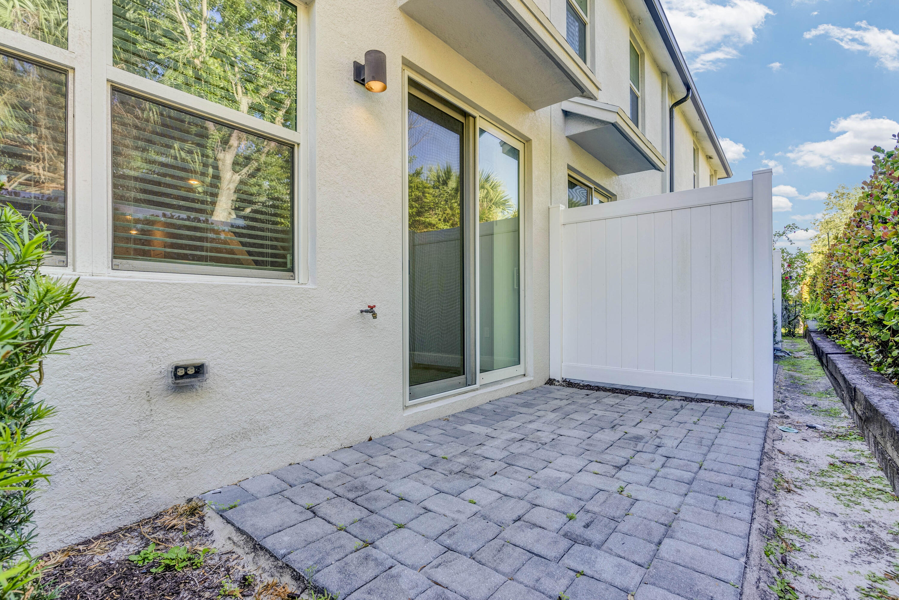 ENCLAVE AT MANGONIA PARK - Residential