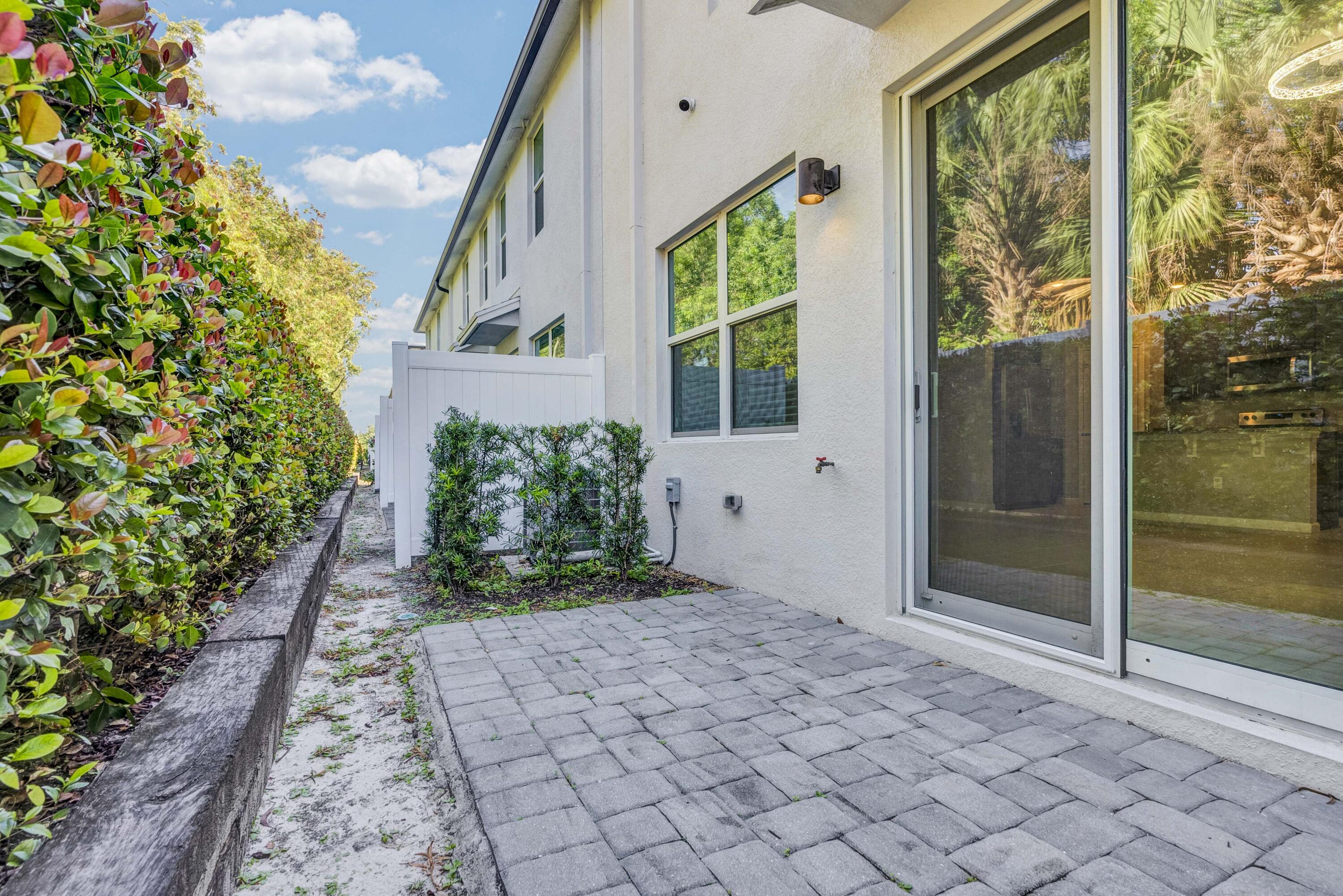 ENCLAVE AT MANGONIA PARK - Residential