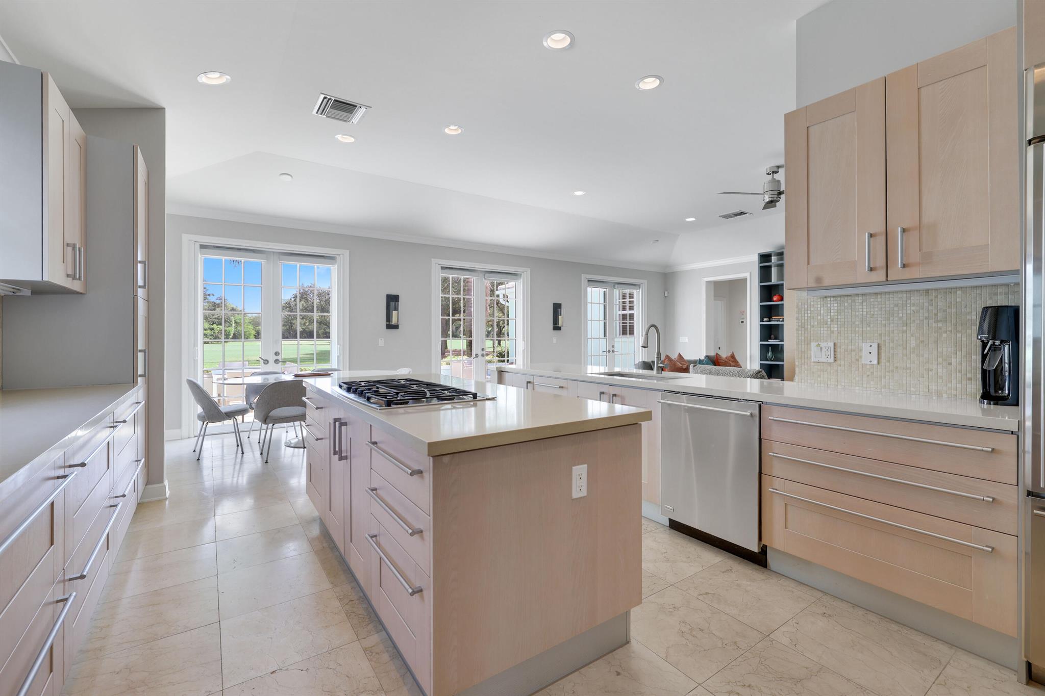 PAR CLUB CIRCLE - Residential