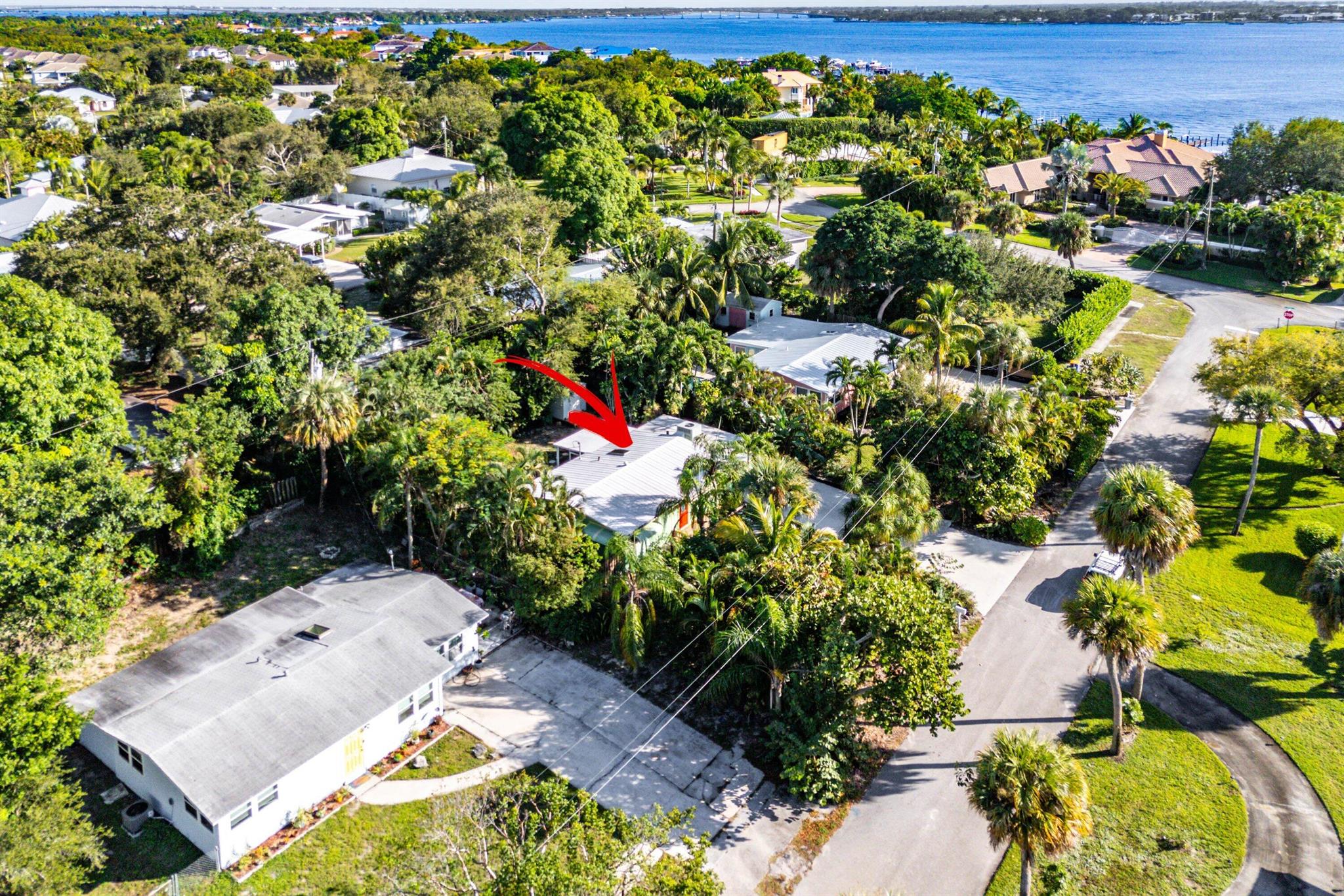 1395 NE Waveland Avenue E