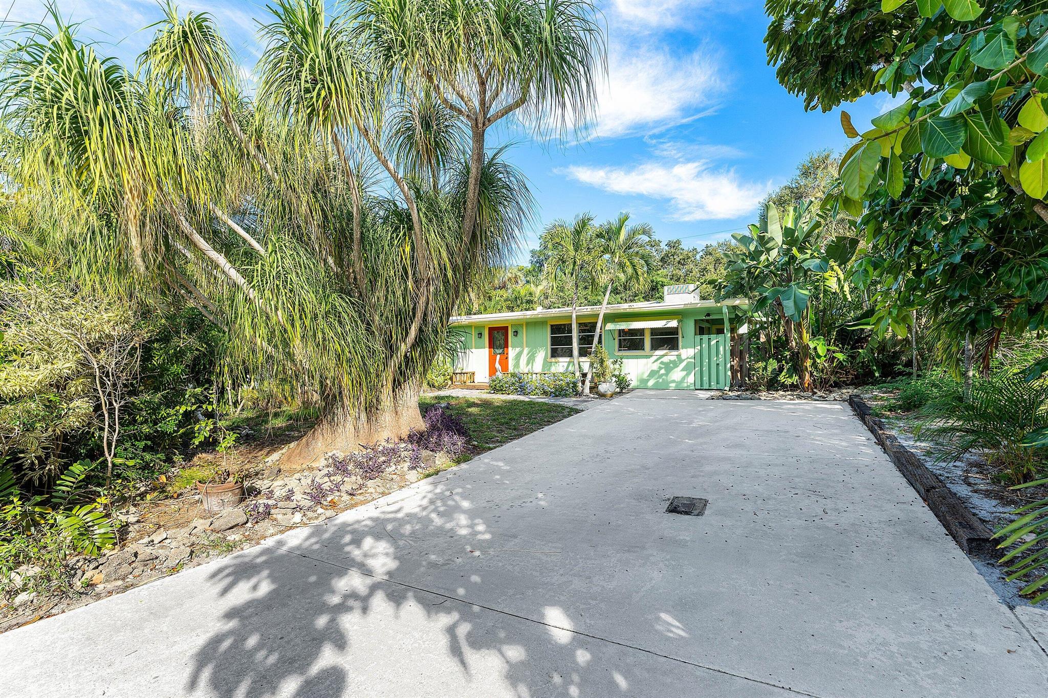 1395 NE Waveland Avenue E