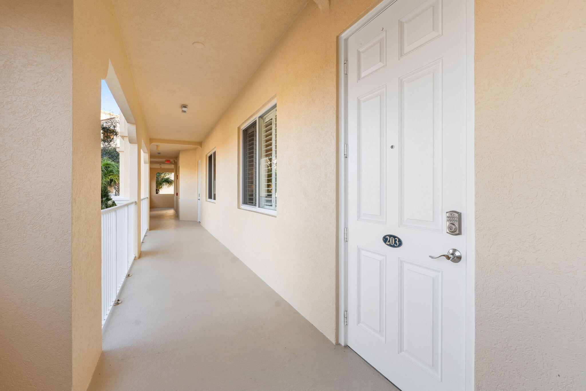 27 Harbour Isle Drive W 203