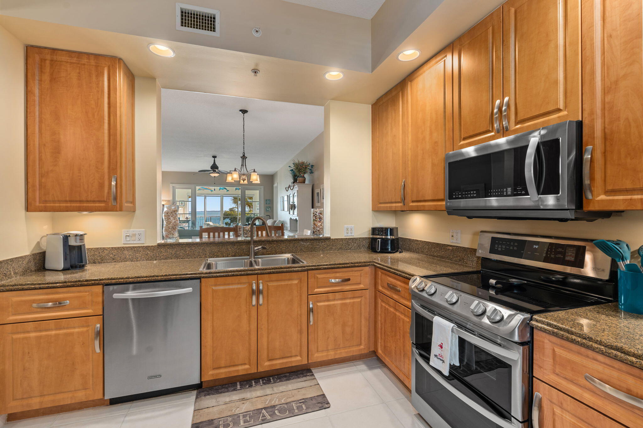 HARBOUR ISLE AT HUTCHINSON ISLAND WEST, A CONDOMIN - Residential