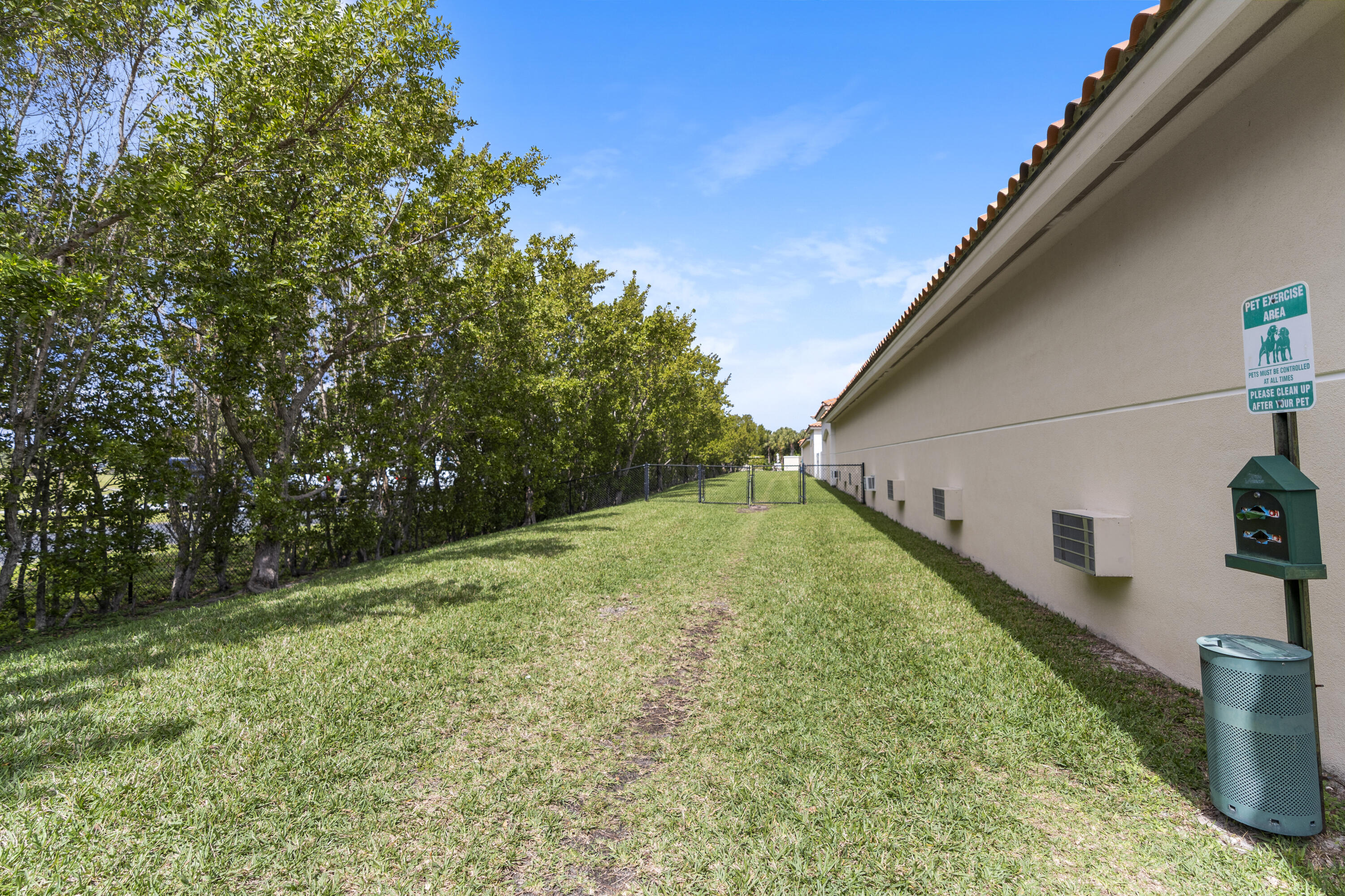 HARBOUR ISLE AT HUTCHINSON ISLAND WEST, A CONDOMIN - Residential
