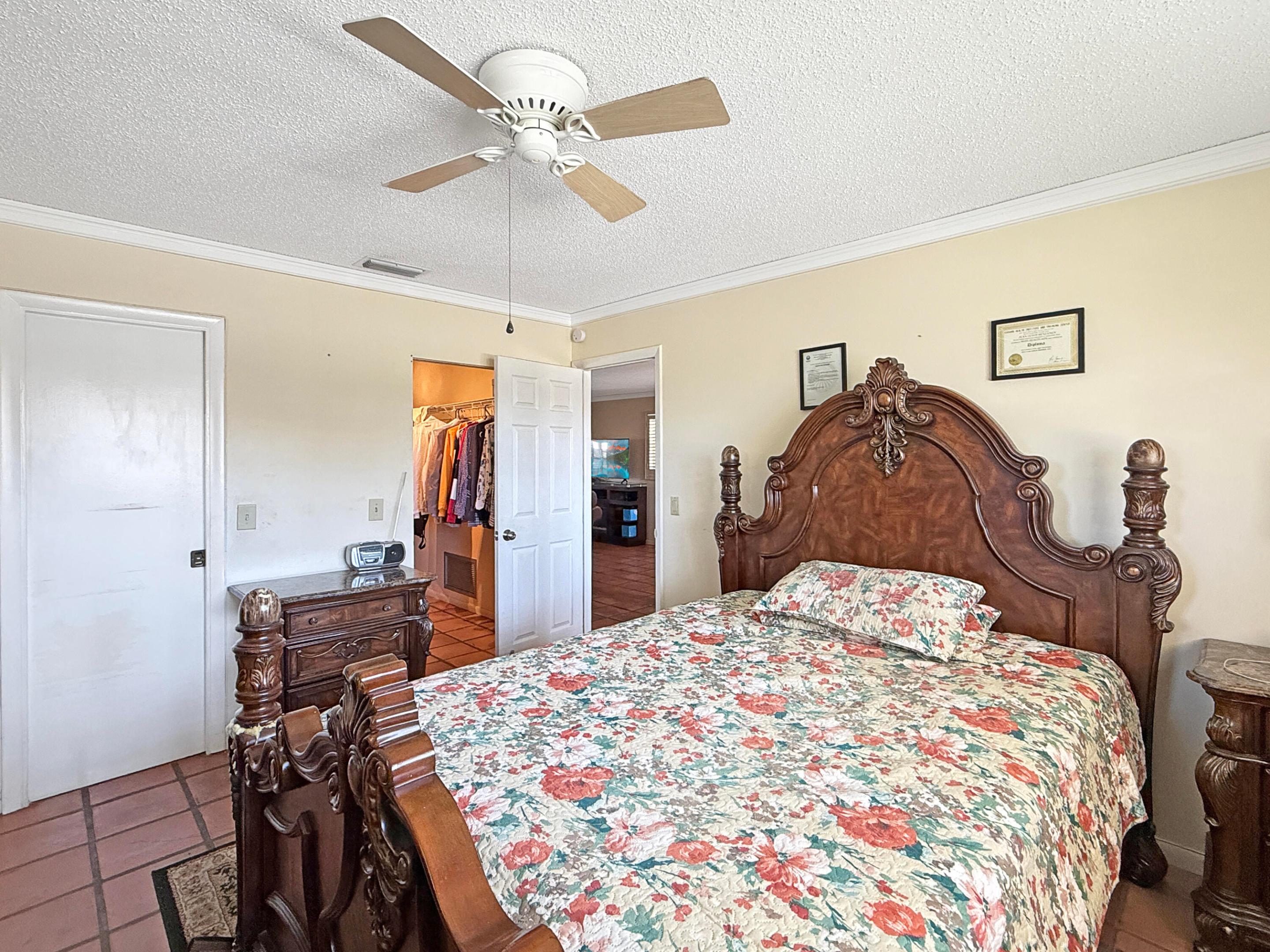 COUNTRY MANORS - Residential