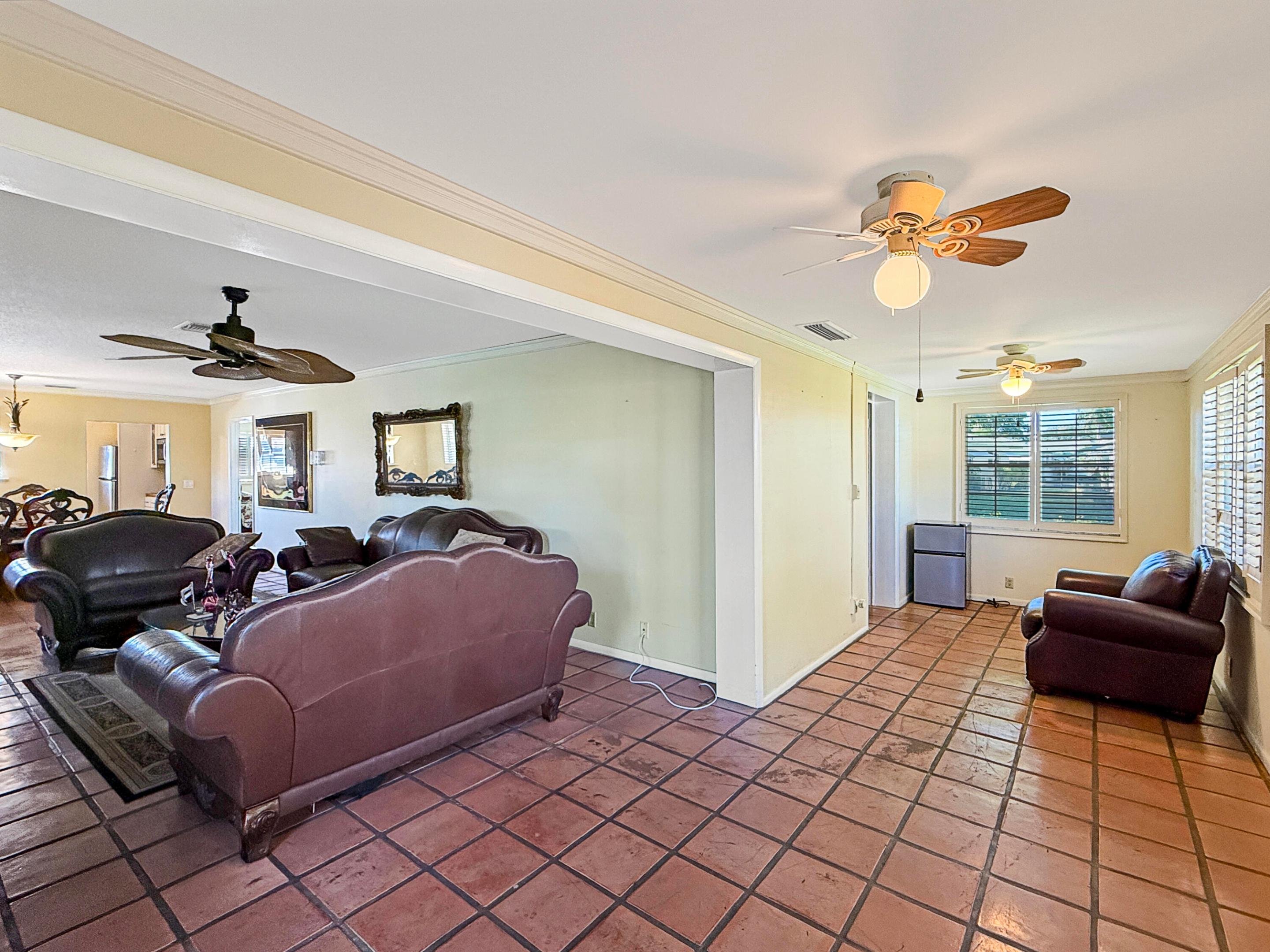 COUNTRY MANORS - Residential