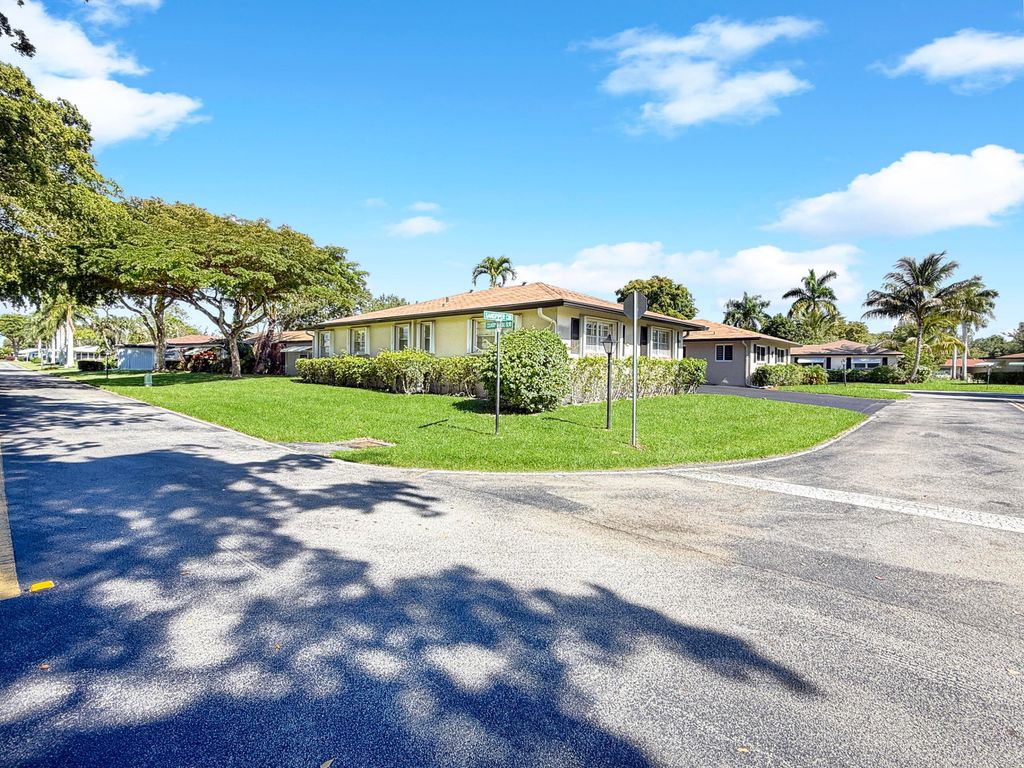 Photo of 501 Sandpiper Circle, Delray Beach, FL 33445 (MLS # B26026221)
