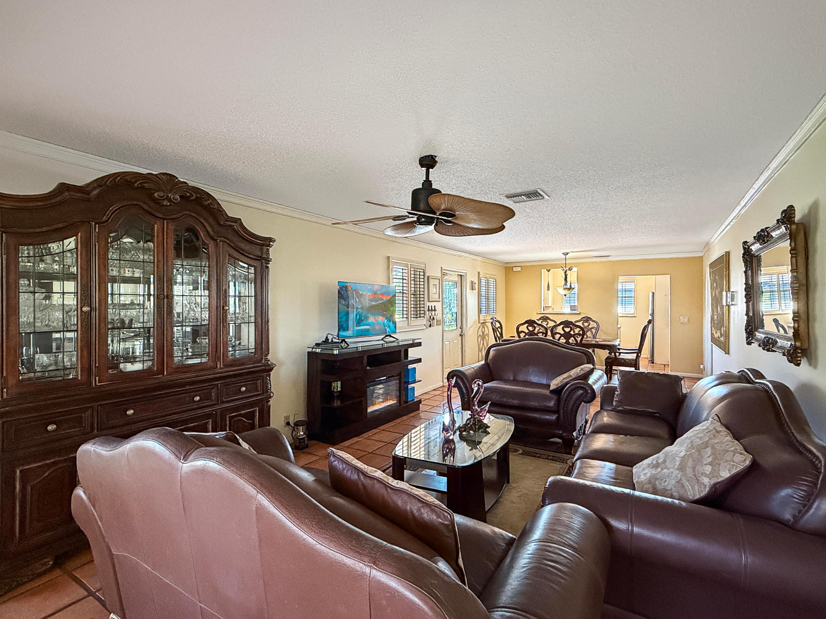 COUNTRY MANORS - Residential