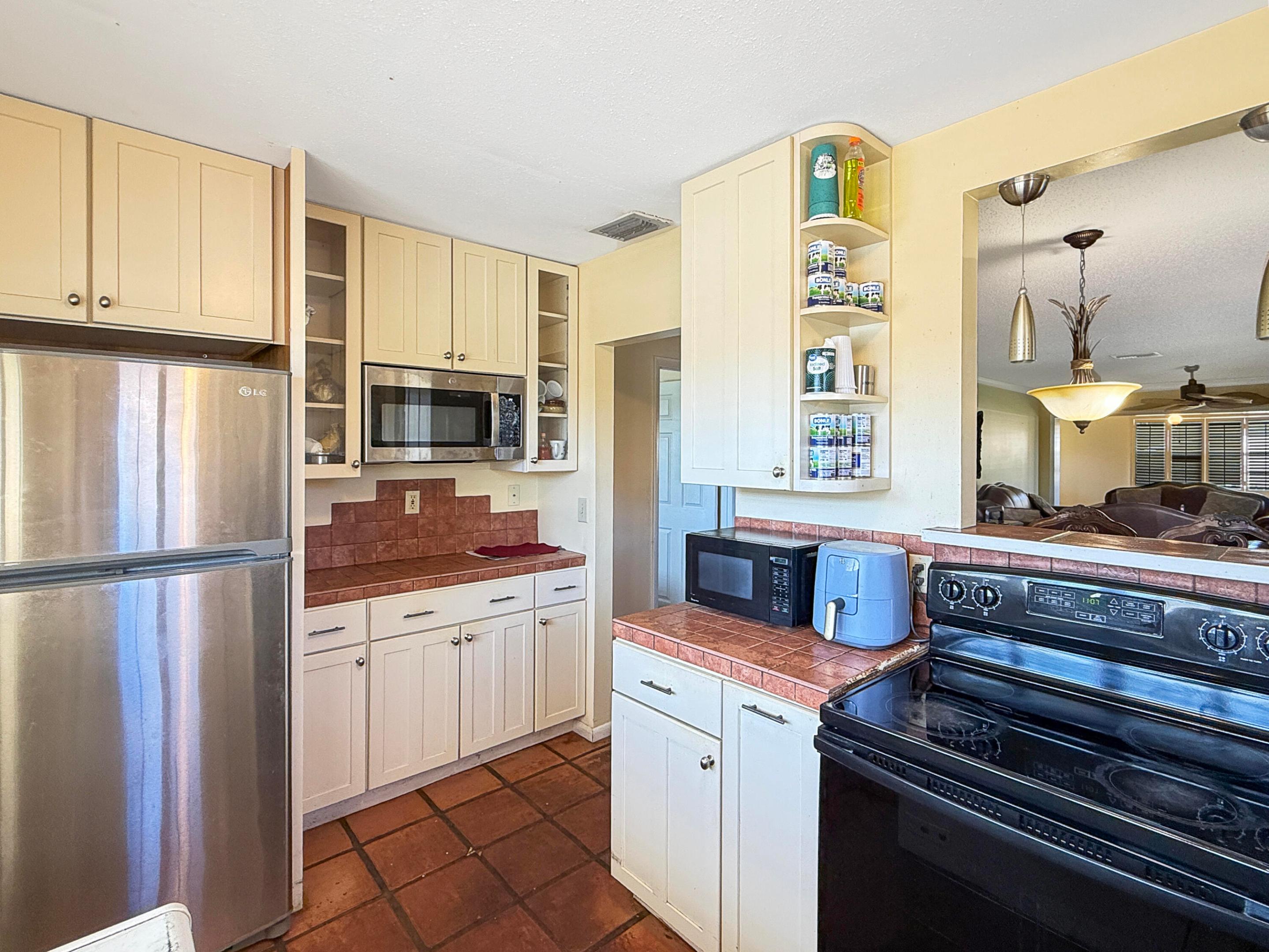 COUNTRY MANORS - Residential