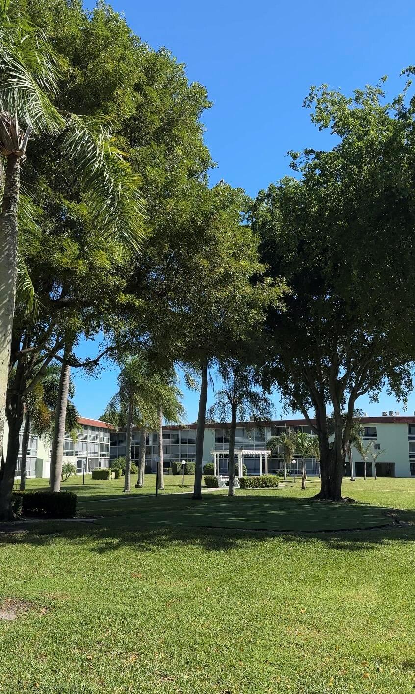 REGAL PALMS VICTORIA COND - Residential