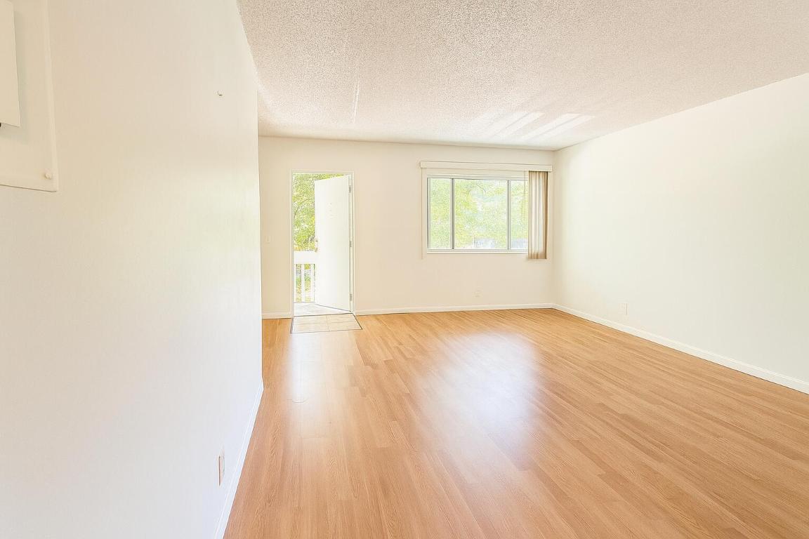 REGAL PALMS VICTORIA CONDO - Residential