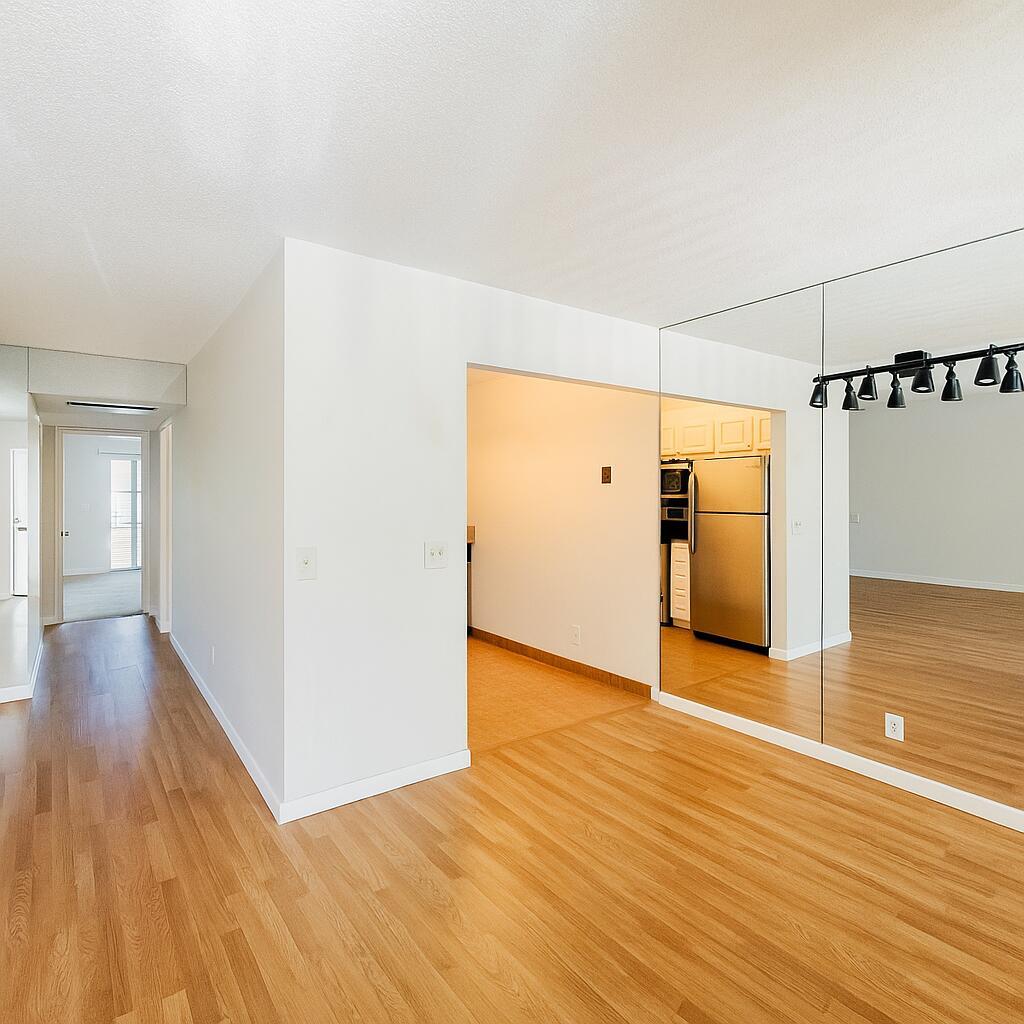 REGAL PALMS VICTORIA COND - Residential