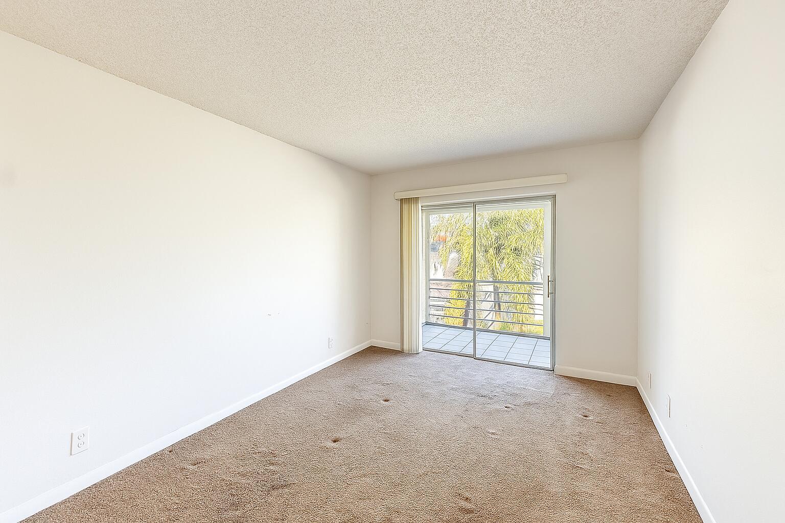 REGAL PALMS VICTORIA COND - Residential