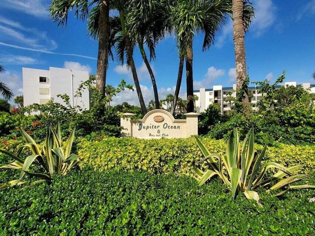 Photo of 1605 S Us Highway 1 #F203, Jupiter, FL 33477 (MLS # R11139507)