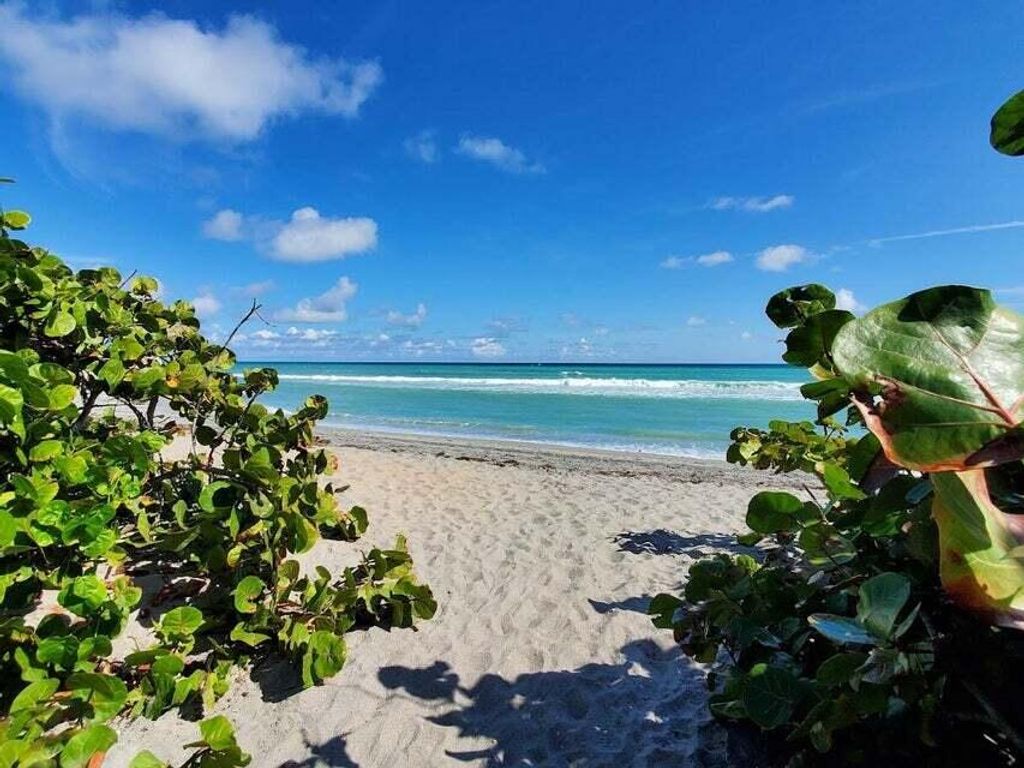 Photo of 1605 S Us Highway 1 #F203, Jupiter, FL 33477 (MLS # R11139507)