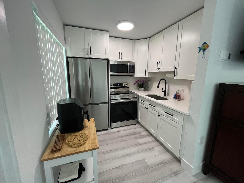 2060 NE 1st Street 2