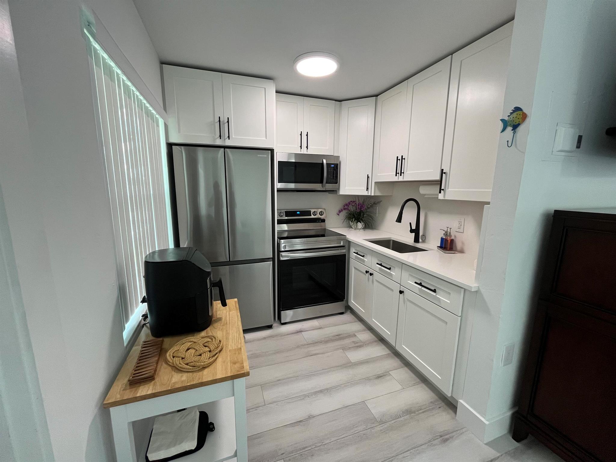 2060 NE 1st Street 2