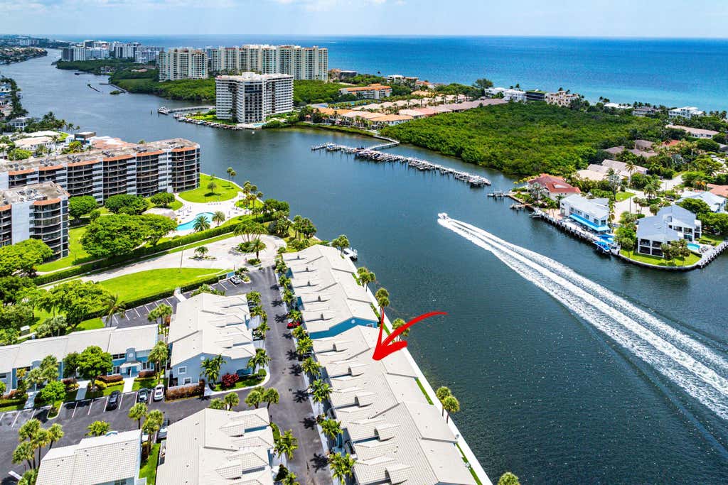 Photo of 900 Jeffery Street, Boca Raton, FL 33487 (MLS # B26067883)