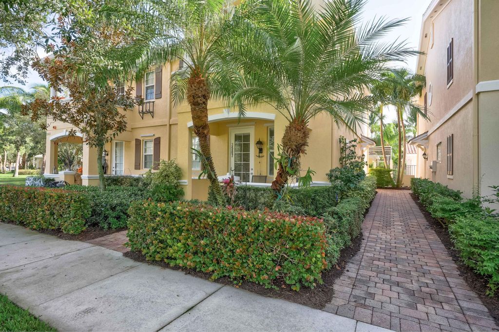 Photo of 3507 Greenway Drive, Jupiter, FL 33458 (MLS # R10987077)