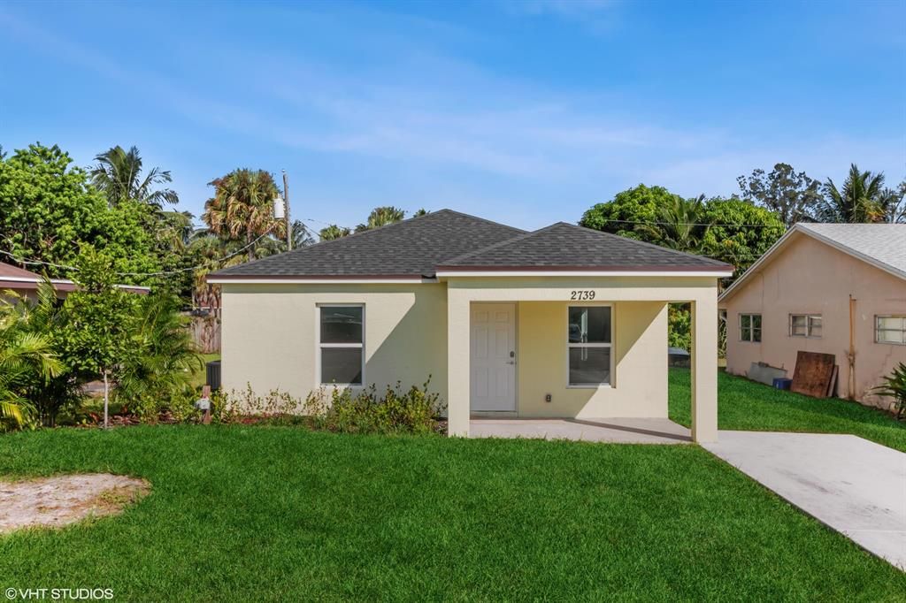 Photo of 2739 SE Fairmont Street, Stuart, FL 34997 (MLS # R10748398)