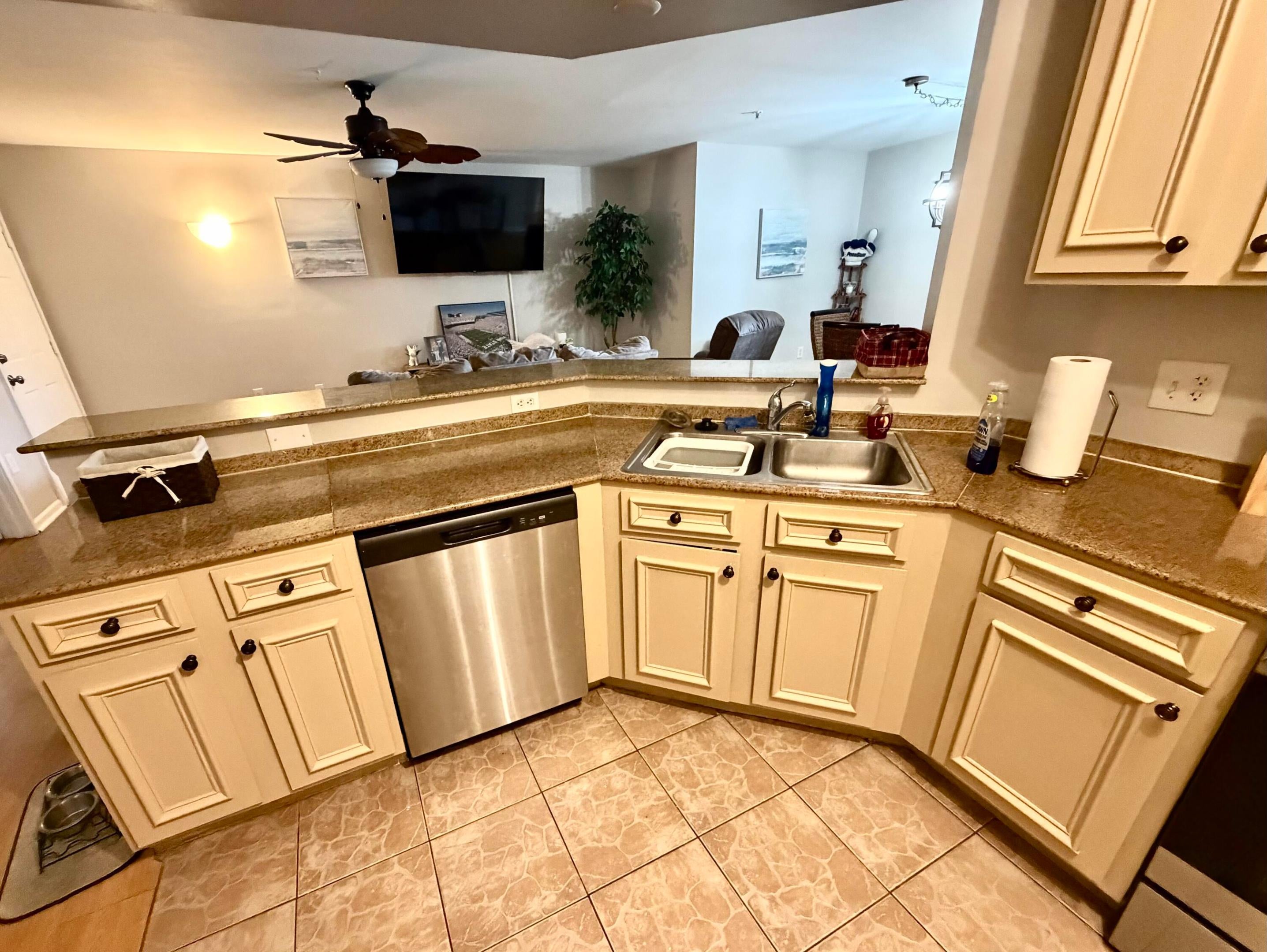 View photos, virtual tours, details... 400 Scotia Drive 305