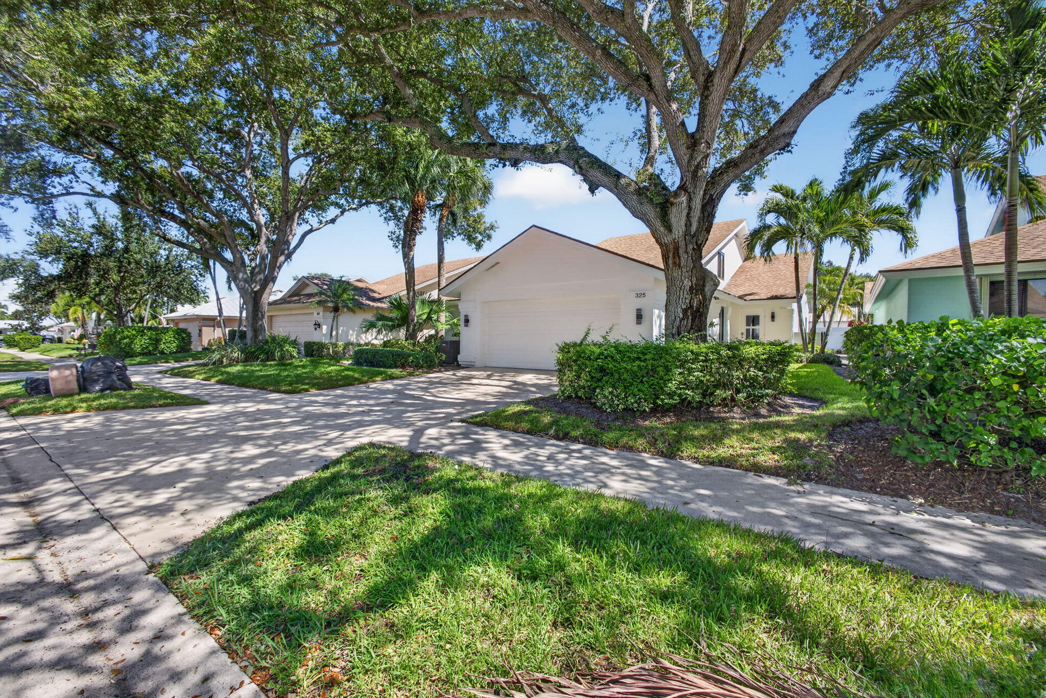 325 LEEWARD Drive