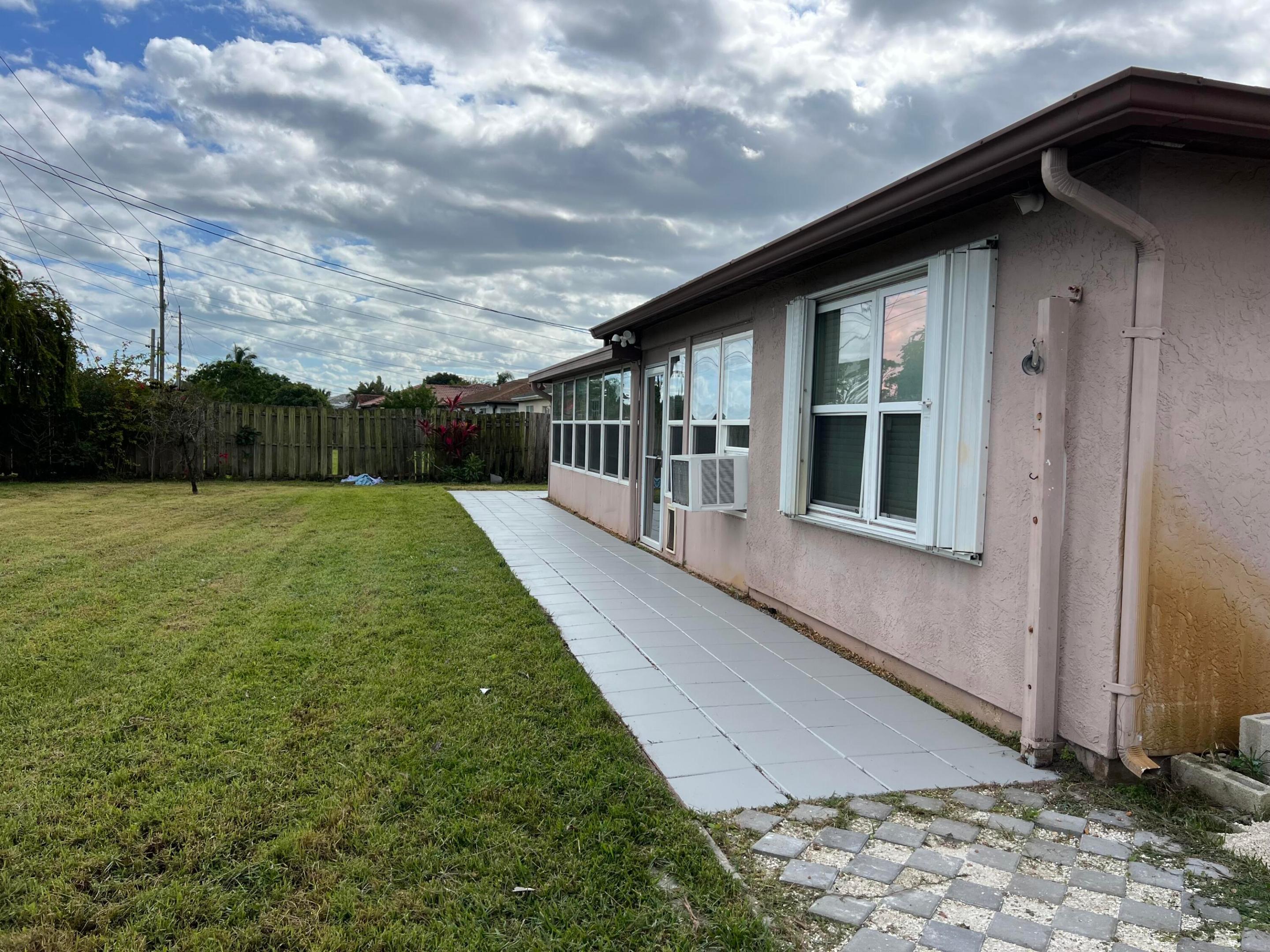 PORT ST LUCIE SECTION 62 - Residential Lease