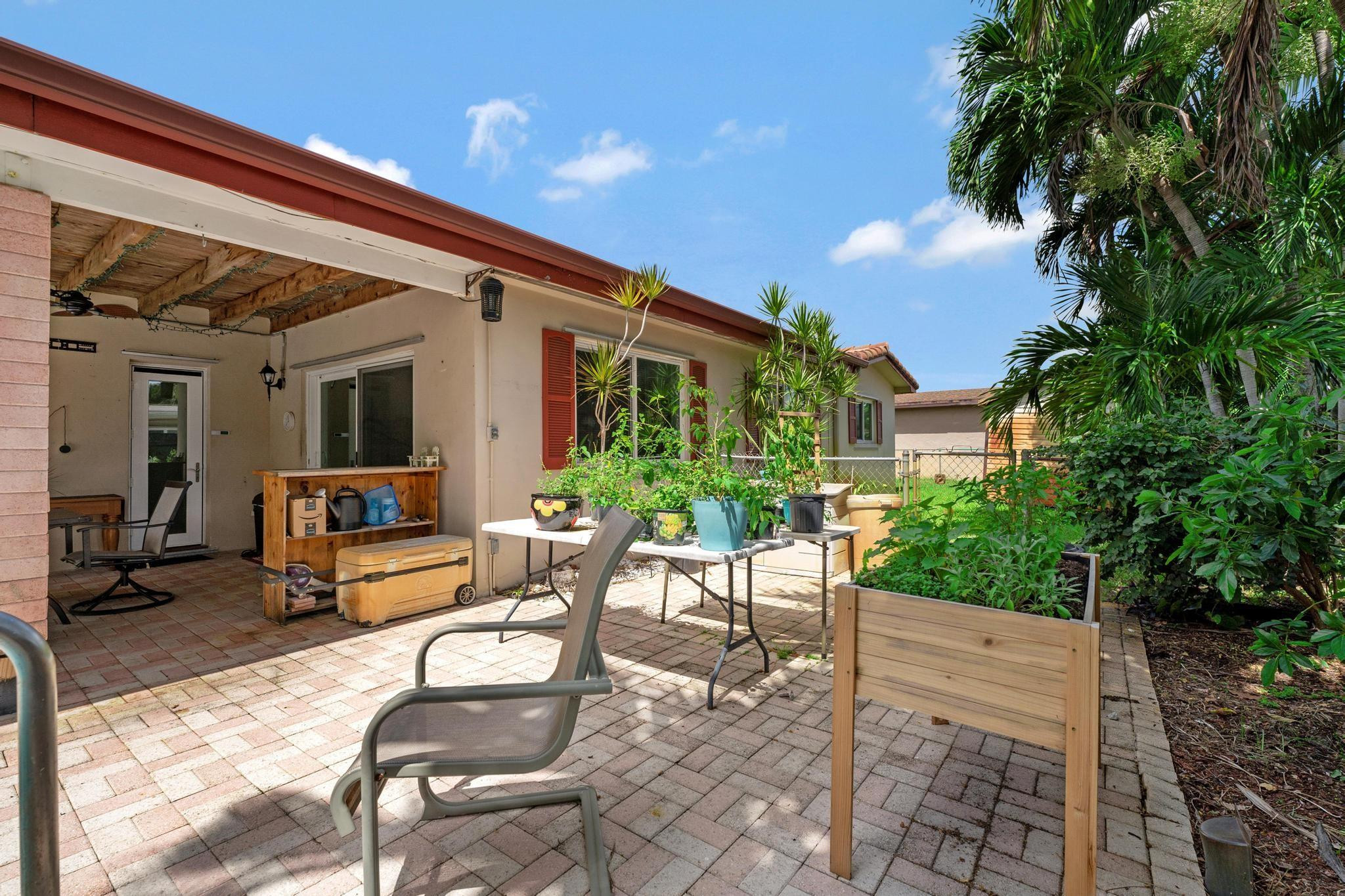 Pembroke Lakes Sec 5 94-1 - Residential