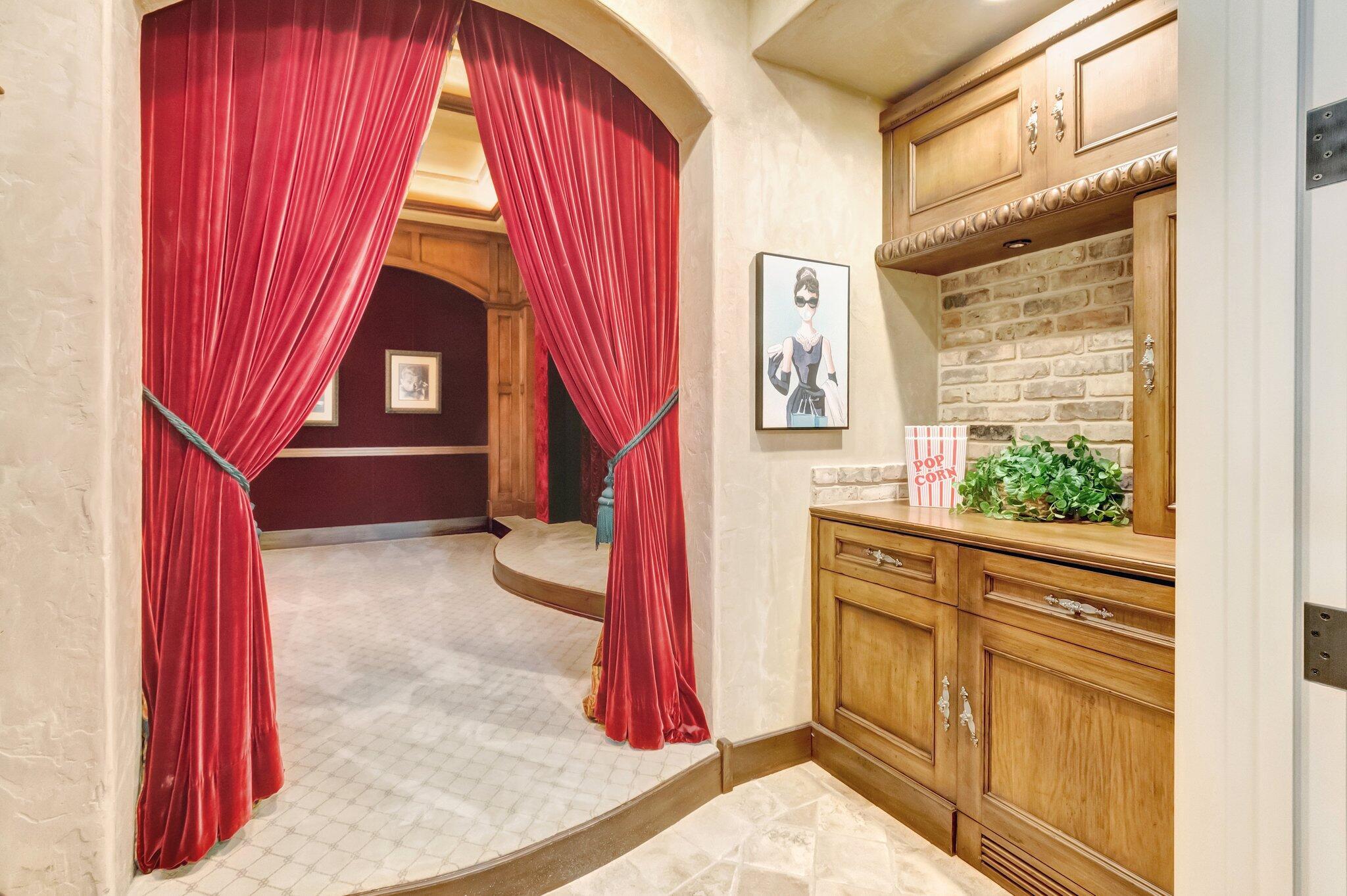 MIZNER LAKE ESTATES - Residential