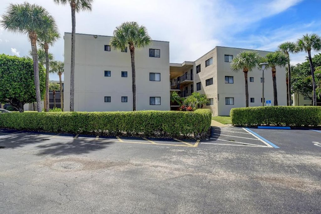 Photo of 5370 Las Verdes Circle #324, Delray Beach, FL 33484 (MLS # R11083377)