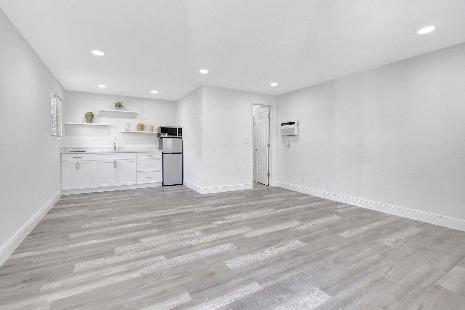 BOCA RATON SQUARE 17 - Residential