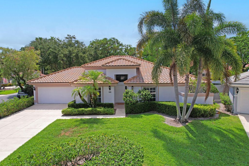 Photo of 135 Eagleton Court, Palm Beach Gardens, FL 33418 (MLS # R11094333)
