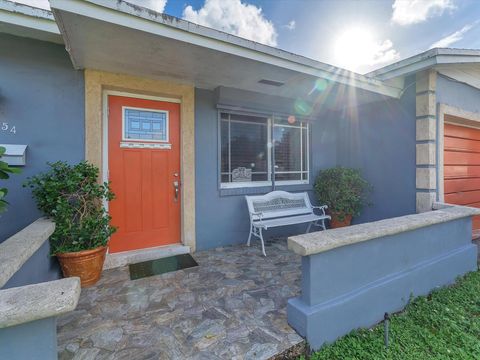 A home in Lauderdale Lakes