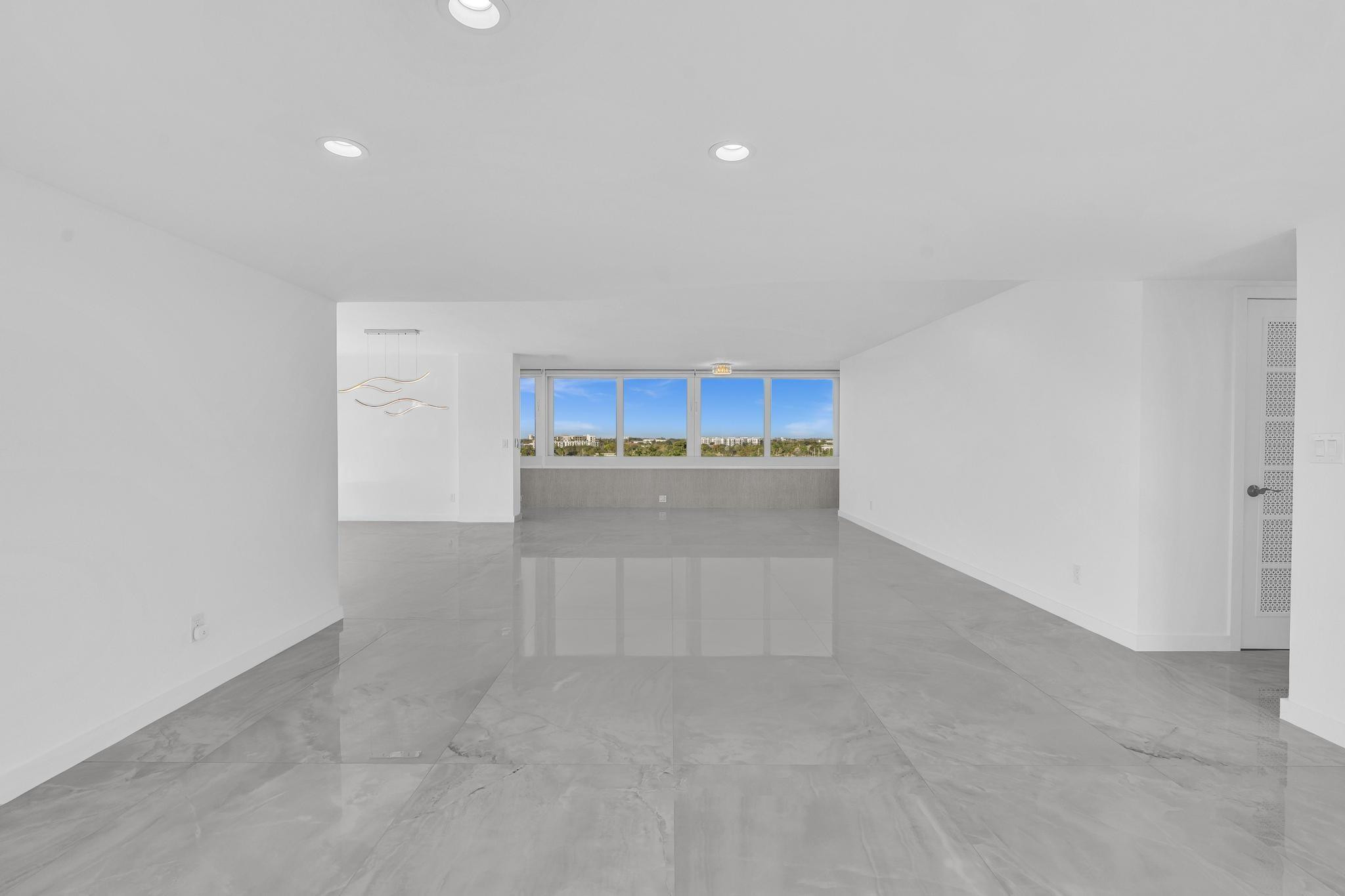 201 N Riverside Drive 802