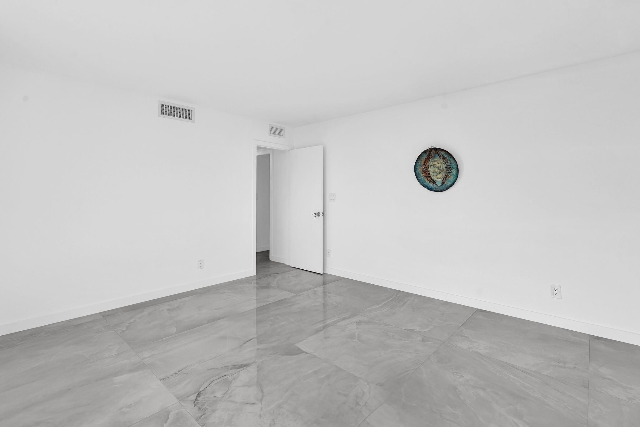 HARBOR HOUSE APT CO-OP - Residential