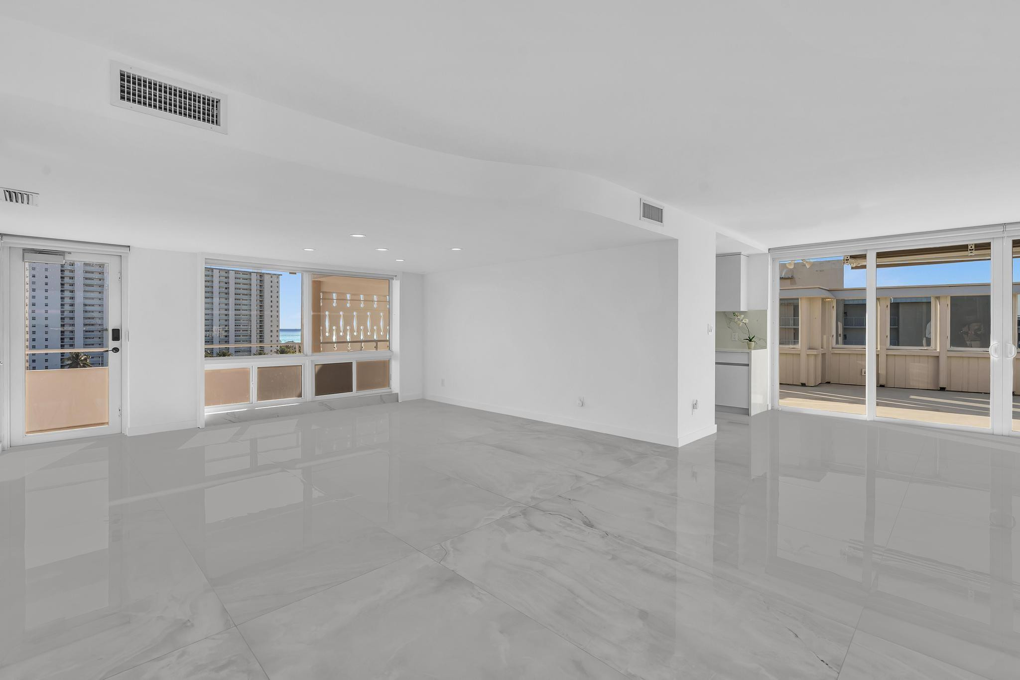 HARBOR HOUSE APT CO-OP - Residential