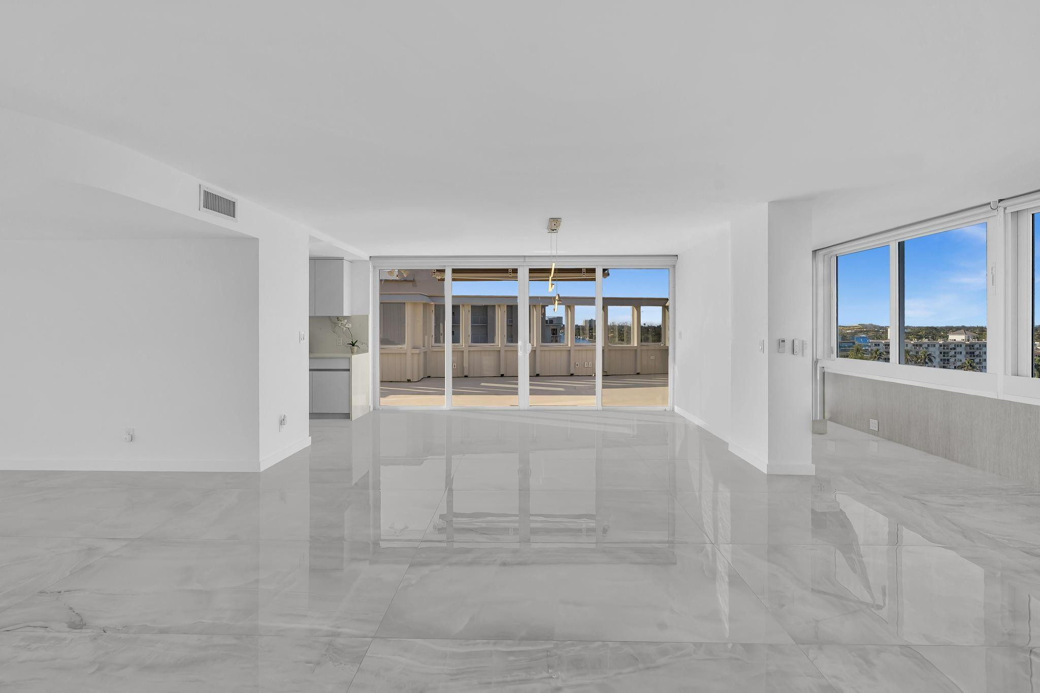 HARBOR HOUSE APT CO-OP - Residential