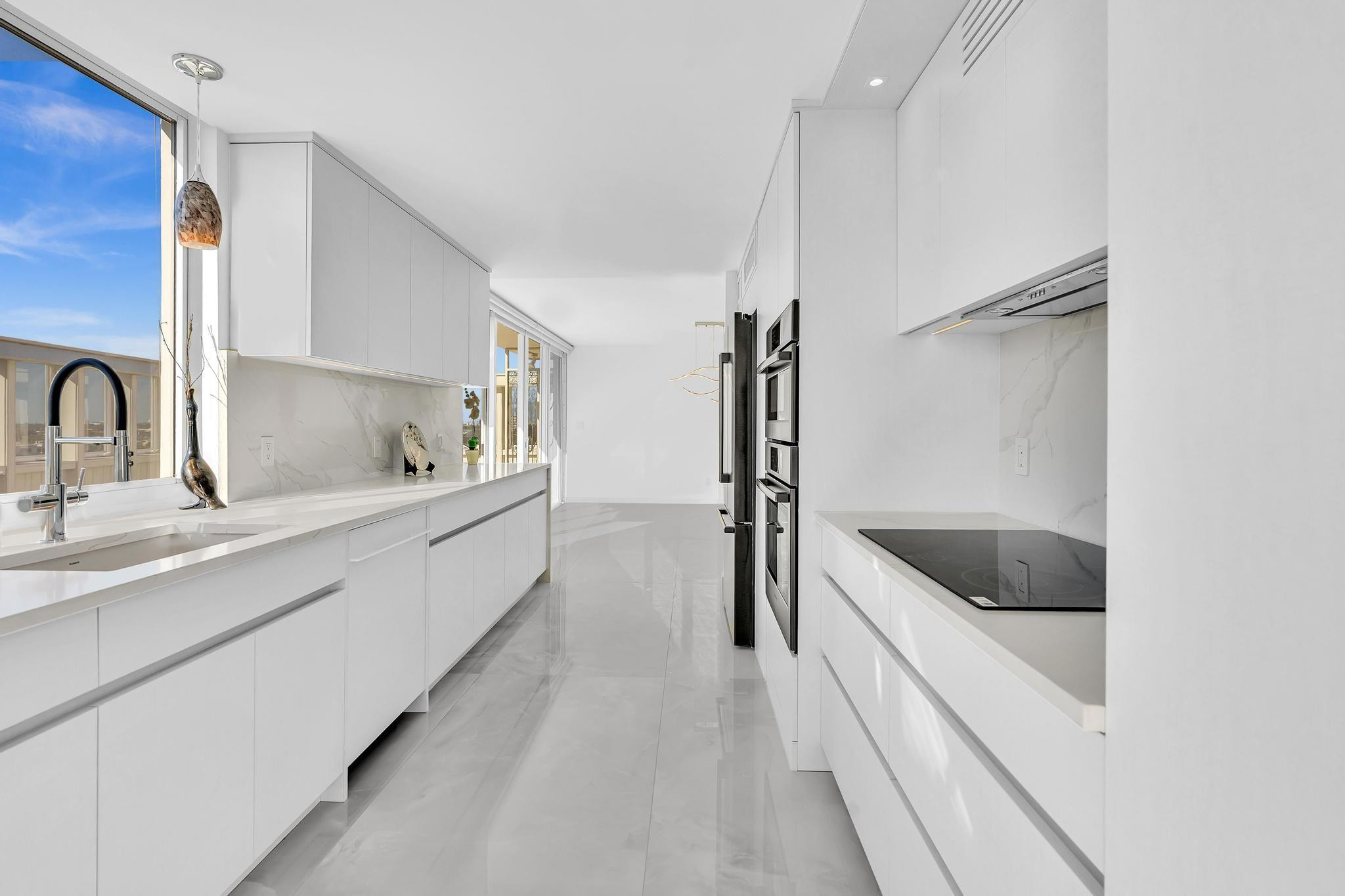 HARBOR HOUSE APT CO-OP - Residential