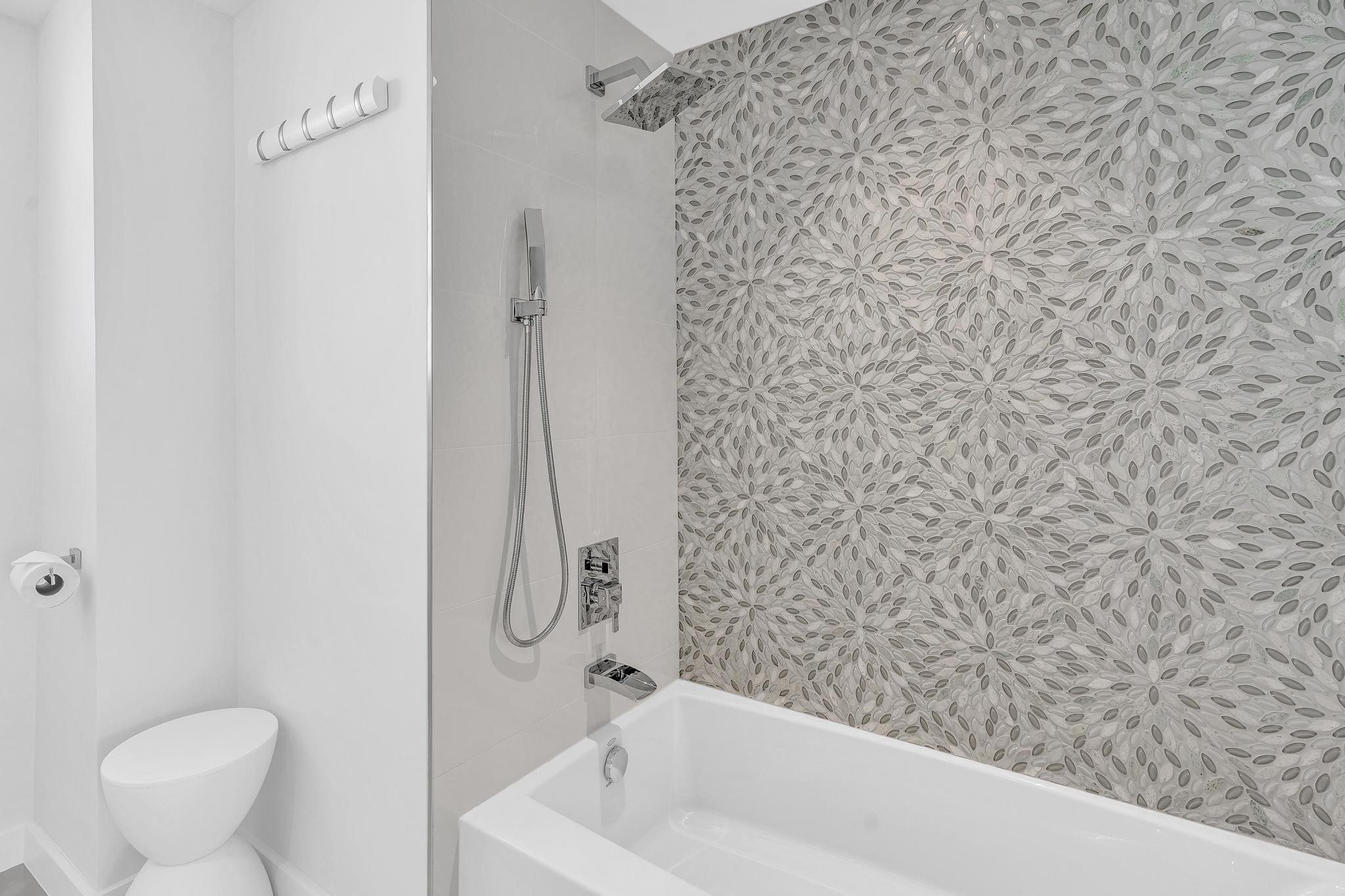 HARBOR HOUSE APT CO-OP - Residential