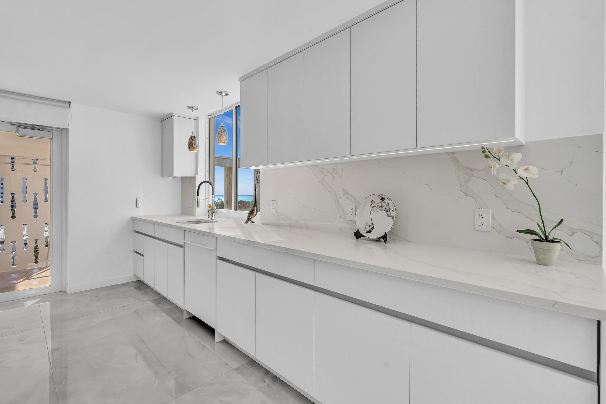 HARBOR HOUSE APT CO-OP - Residential