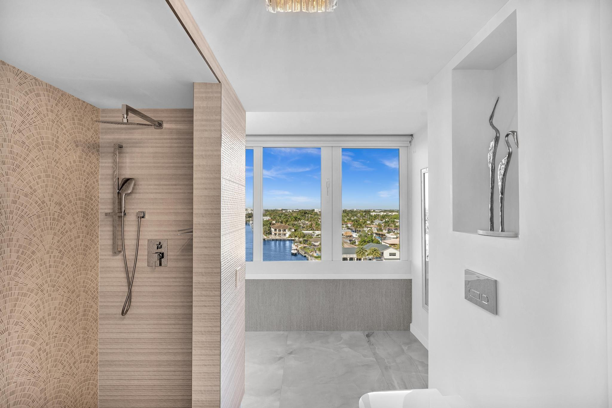 HARBOR HOUSE APT CO-OP - Residential