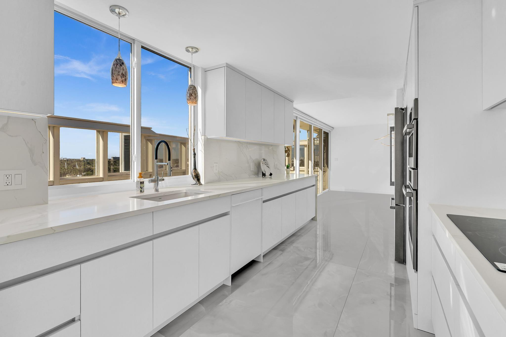 HARBOR HOUSE APT CO-OP - Residential