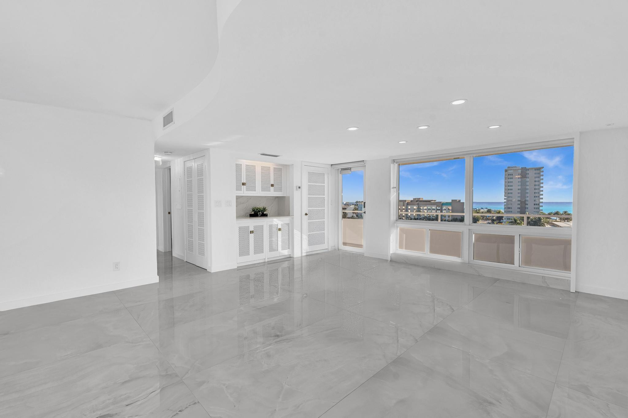 HARBOR HOUSE APT CO-OP - Residential