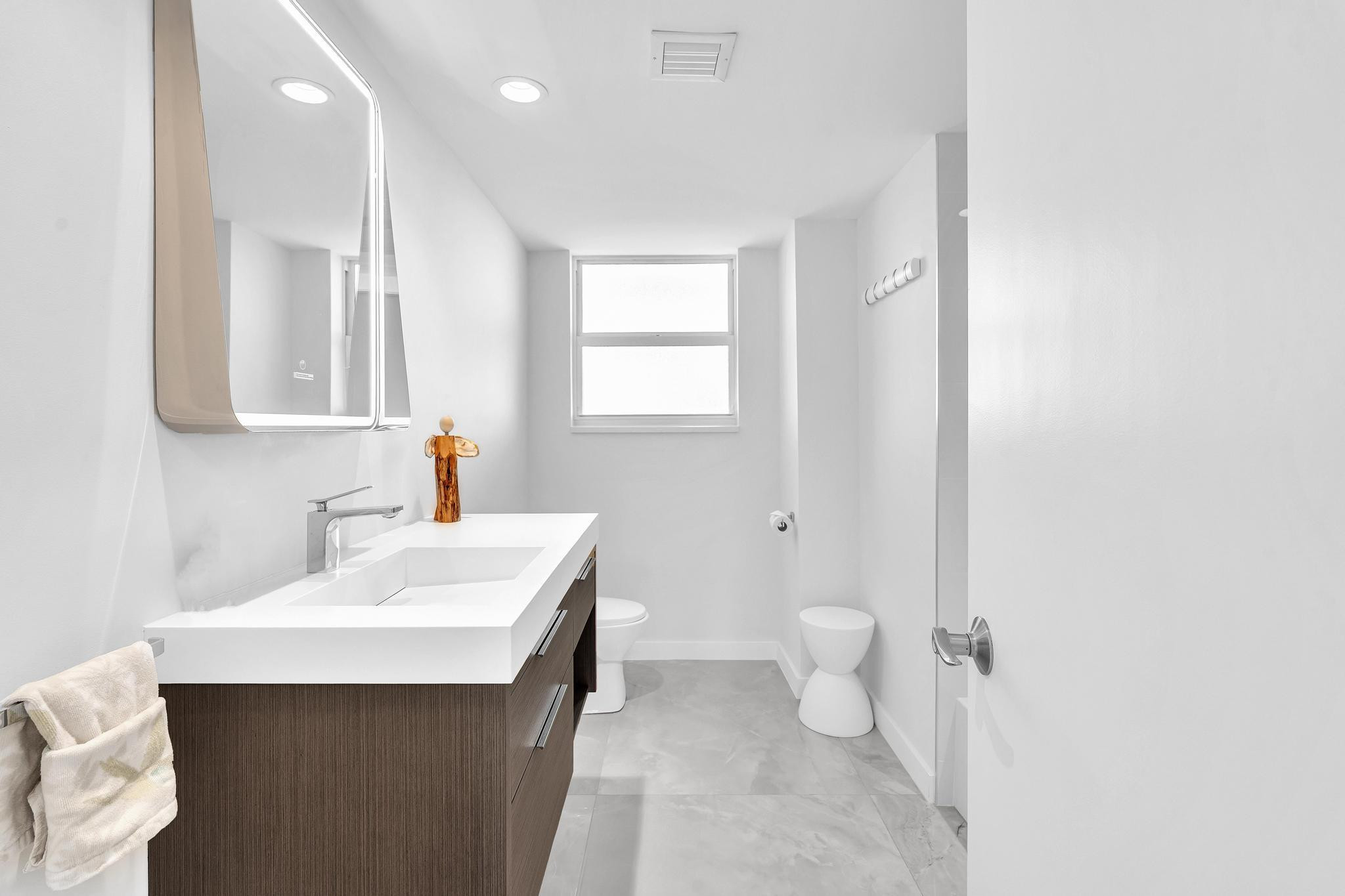 HARBOR HOUSE APT CO-OP - Residential