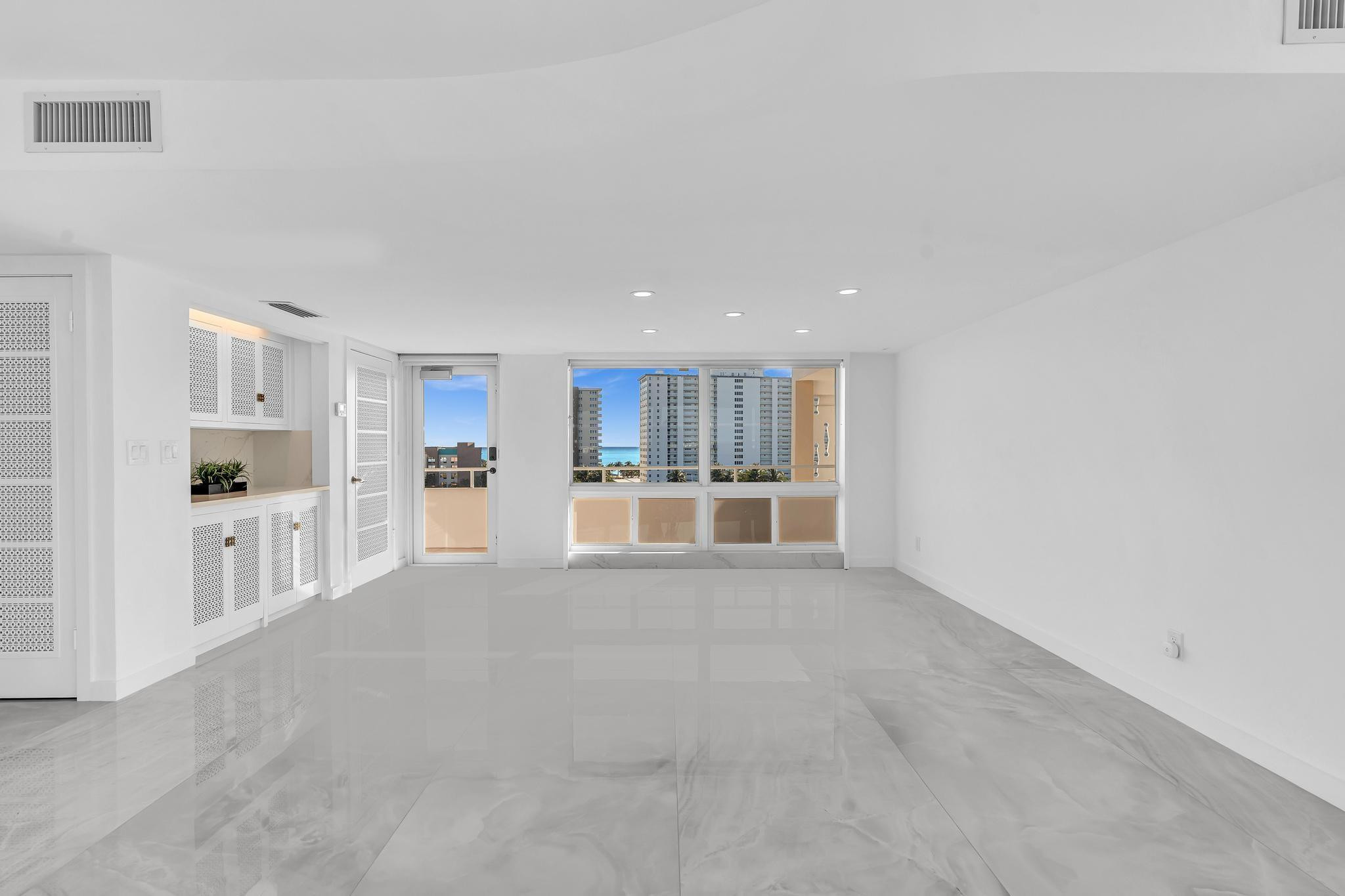 HARBOR HOUSE APT CO-OP - Residential