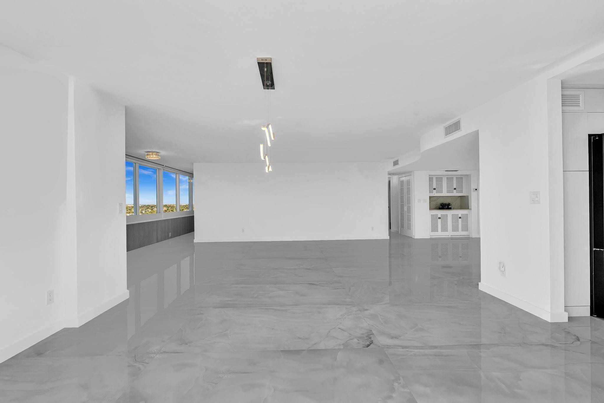 HARBOR HOUSE APT CO-OP - Residential